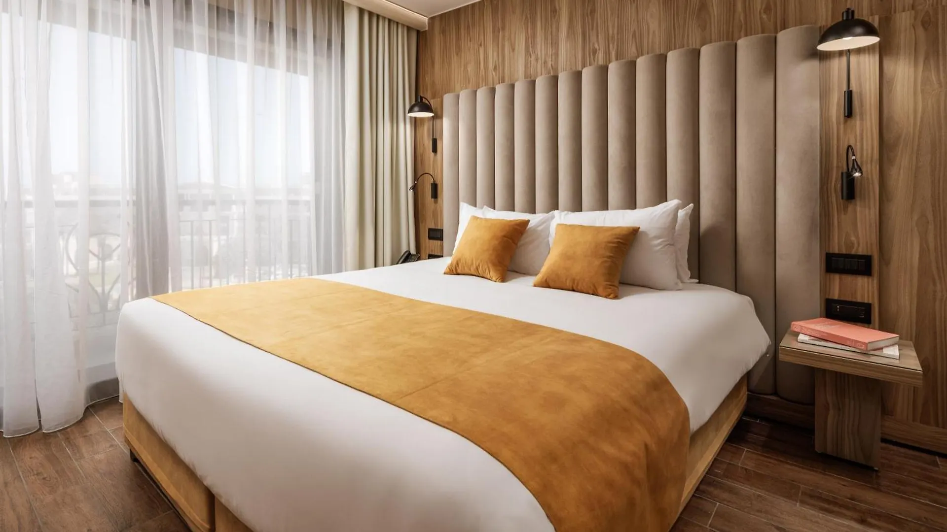 Vivaldi Hotel Saint Julian's 4*,